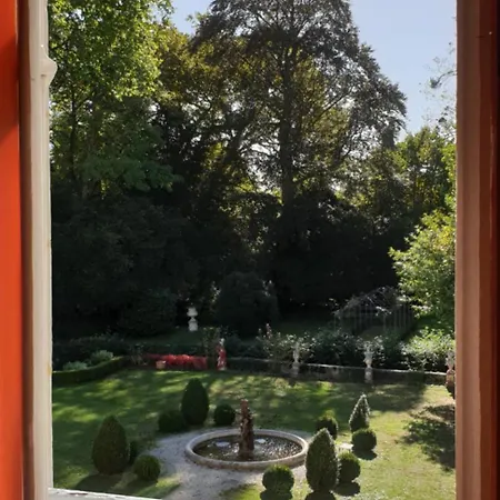 Penzion La Des Arts Savigne-l'Eveque