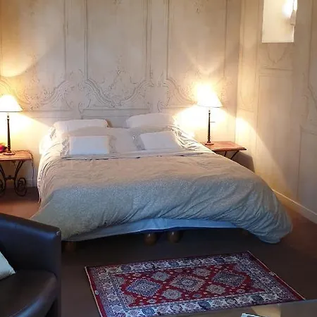 Penzion La Des Arts Savigne-l'Eveque